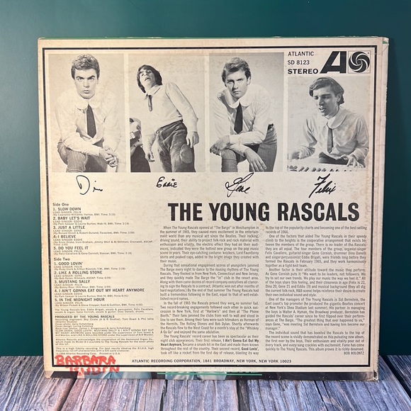 **The Young Rascals - Self-Titled (Including "Good Lovin'")** (Vinyl LP) - Picture 5 of 6